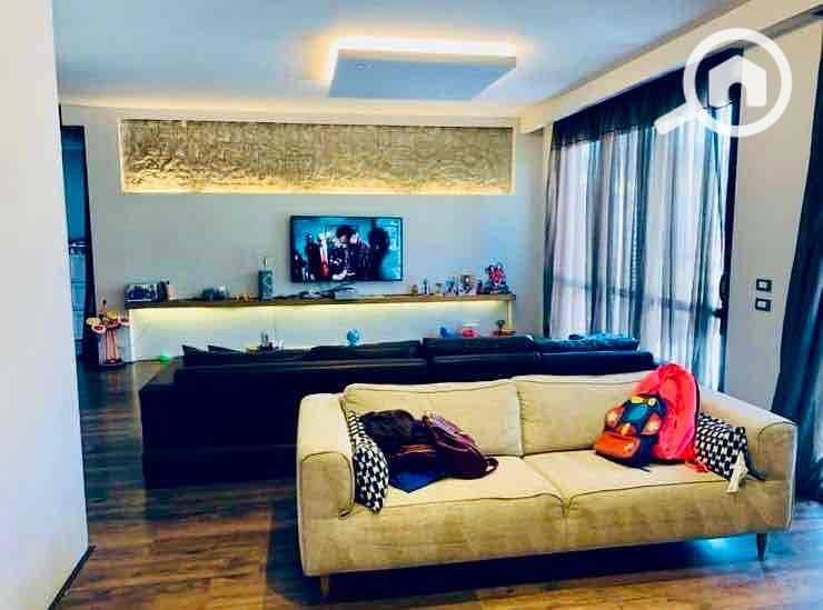 6 4ab77049-84c6-4f4f-9daf-b0c696bfbbfd. jpg