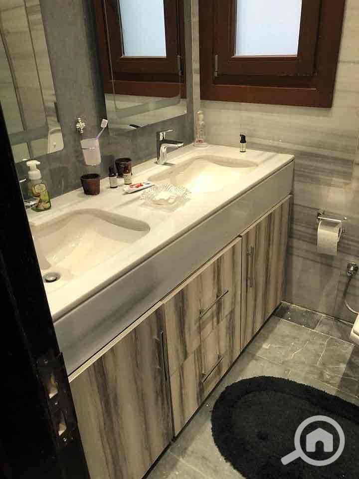 10 f7b094d1-18b3-4fa9-9ec3-953a1f205783. jpg