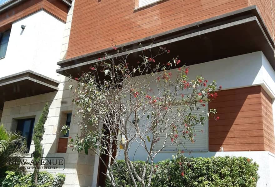 3 e4c94769-a926-4c2e-9a95-d8301cd78d73. jpg