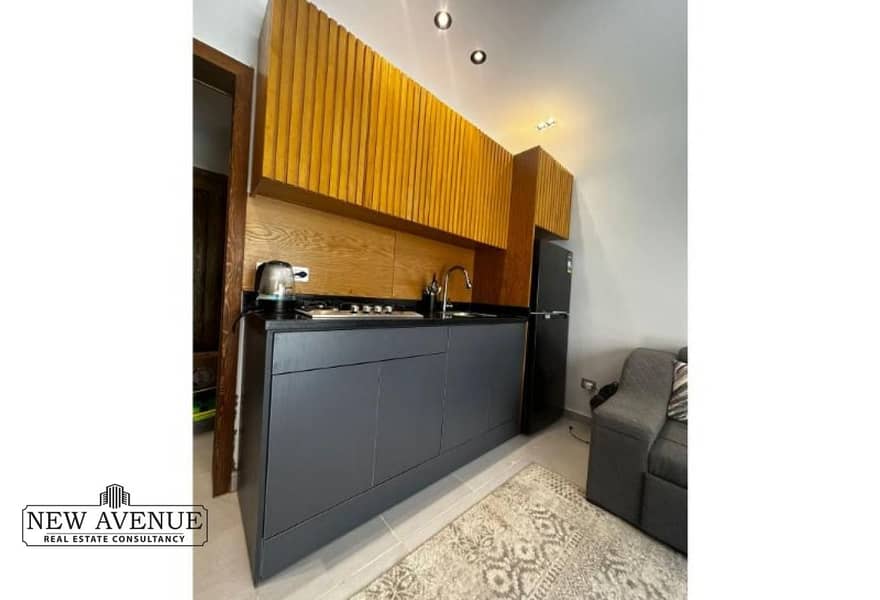 5 787f7b29-5ebc-438c-9d8b-b4c562f3c2d7. jpg