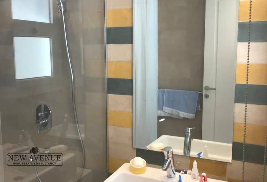 4 165d11f2-6022-491f-83d6-b43eb13bb2b5. jpg