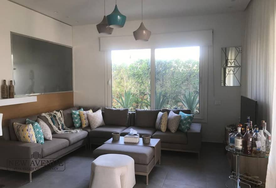 12 cfc0f701-eb5c-4cb7-92ea-93f37f630666. jpg