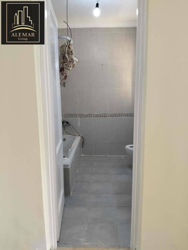 12 702e1287-1930-48bd-858c-8f5c1f291e13. jpg