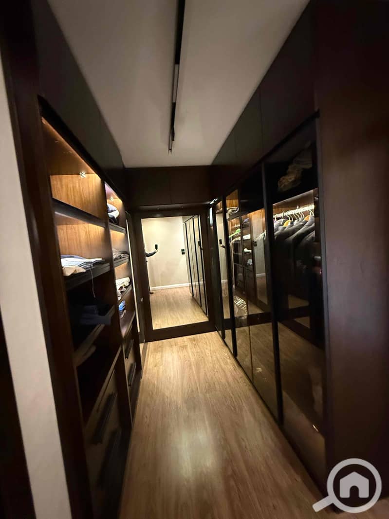 8 e68b94dd-9d35-49dd-ae51-97030f1c8f37. jpg