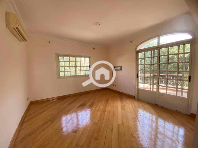 10 9db7e8b8-f2de-441d-9ce4-e494080b167f. jpg