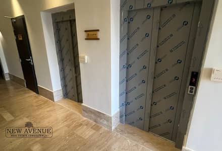 Office for Sale in New Cairo, Cairo - f6ccb85f-1fae-447f-8a05-bdca71af5929. jpg