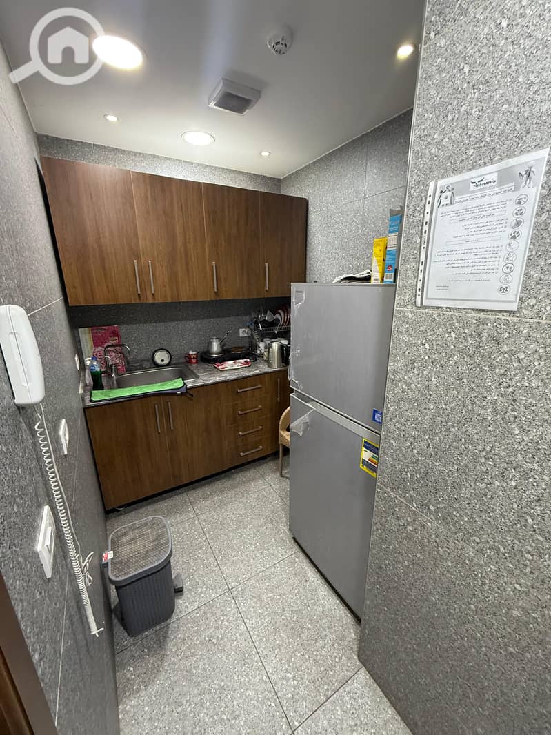 4 14,500,000 158        . jpg