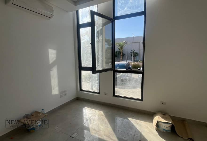 4 0c067cbe-2512-4fe3-be41-40c990f6b45f. jpg