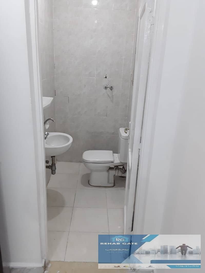 4 83e72b2b-8abb-438f-8423-3b66a98d131e. jpg