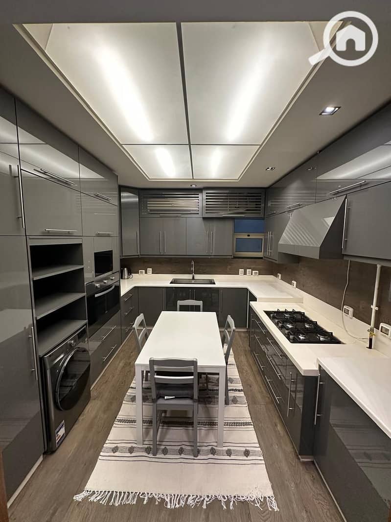 7 fb85544b-01f9-4e77-b0f7-d8bc25c10940. jpg