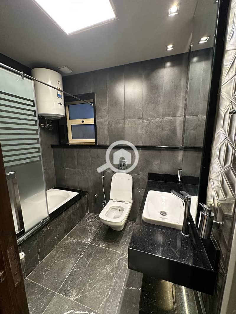 16 573e408f-23ab-44c6-a1f6-0dafbac163ba. jpg