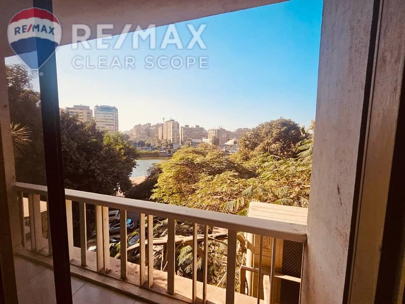 24 d7d3a52c-d51f-4c9e-a223-cd9db05573c5. jpeg