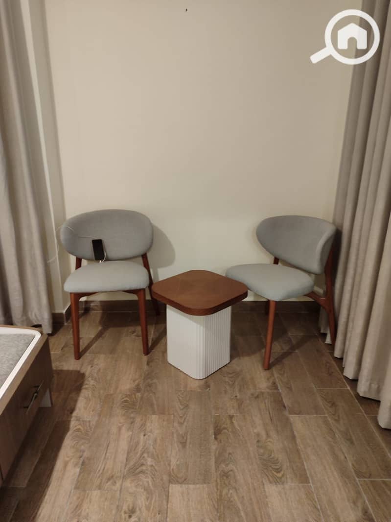 4 ec7d979c-70f2-4bfe-bb15-cc8bb2c076c3. jpg