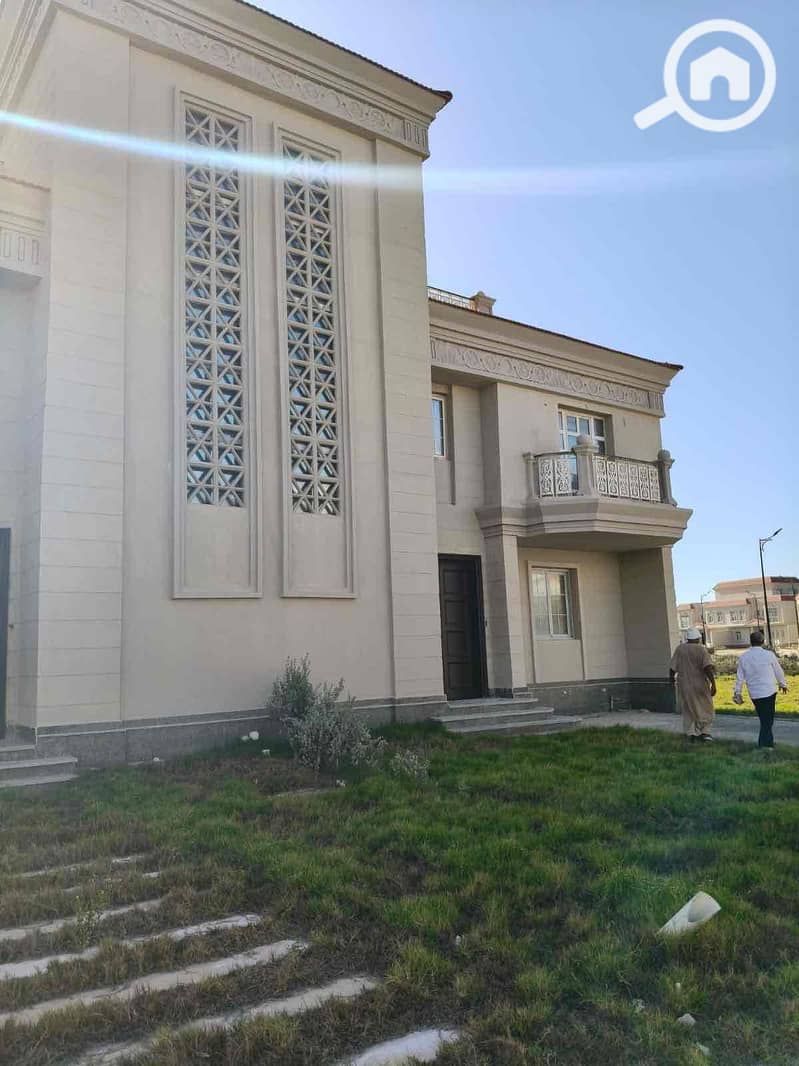 12 c948ad5d-cce4-43ef-b2bb-16c89a32930f. jpg