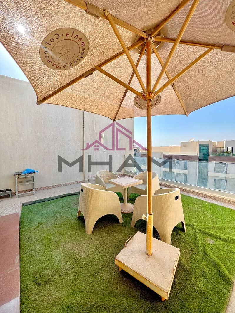 2 photo_5890732339107662792_y. jpg