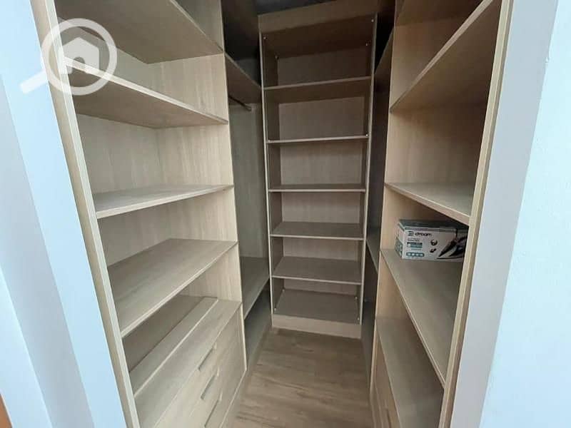 12 f95351a8-aad7-4cb5-becb-a9e3ae8c0a06. jpg