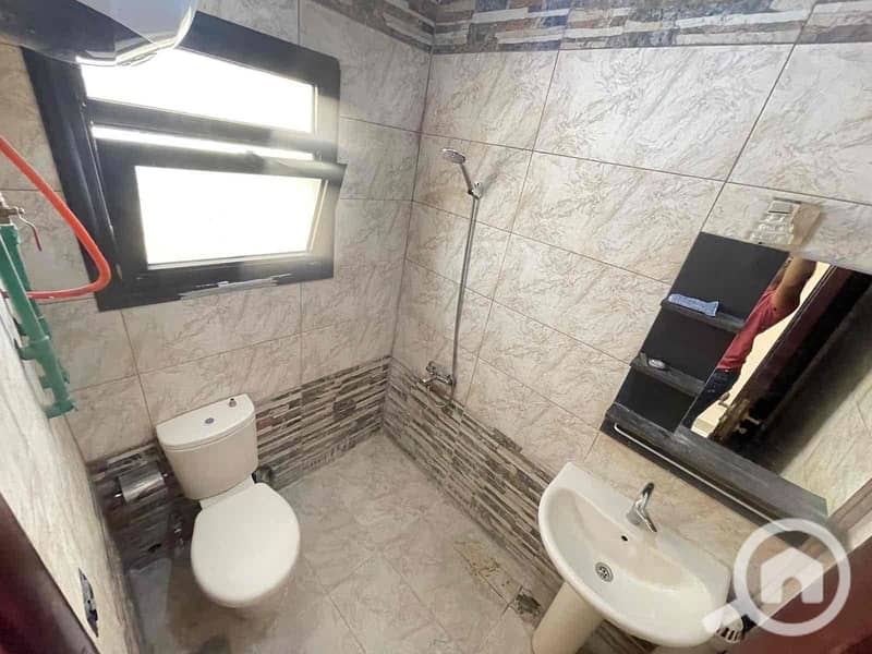 9 c84a36bb-f6c4-42e4-a656-891fd12bd6bd. jpg