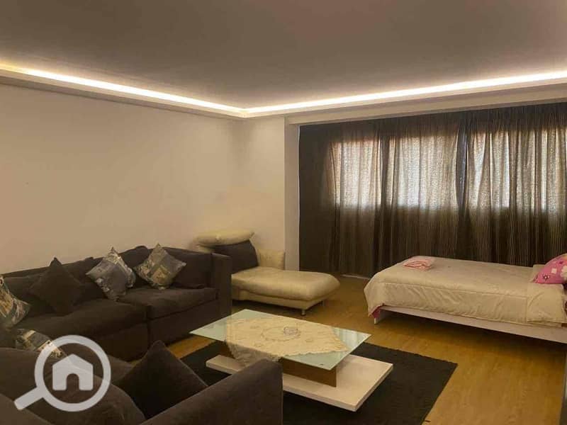 8 c285dcf7-ab18-4e05-887b-cf47c9615a1f. jpg