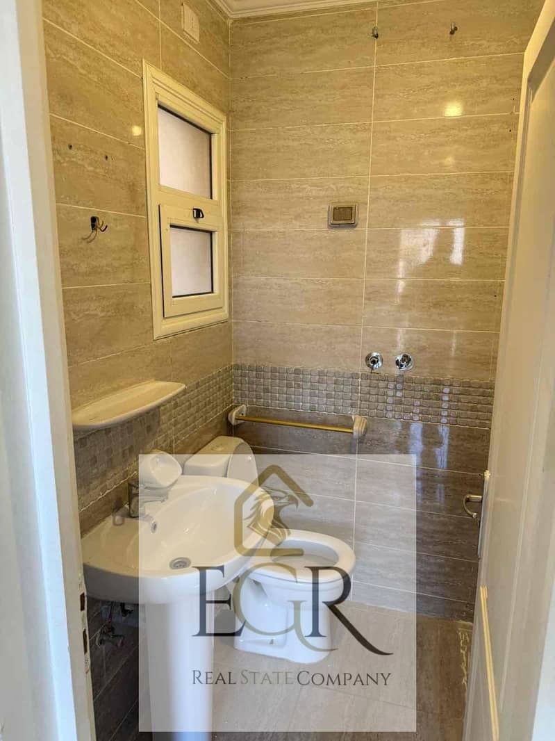 10 d9eb42e2-ecba-49e8-8534-64b3a31b55a2. jpg