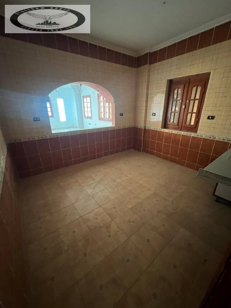 7 7b35c4e8-8865-4b18-aaf4-24a9de838781. jpg