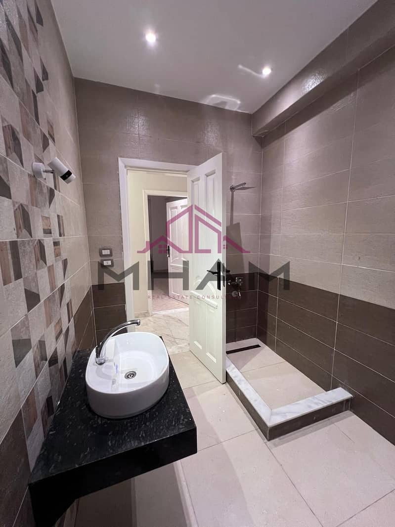 8 photo_5888795278792395878_y. jpg