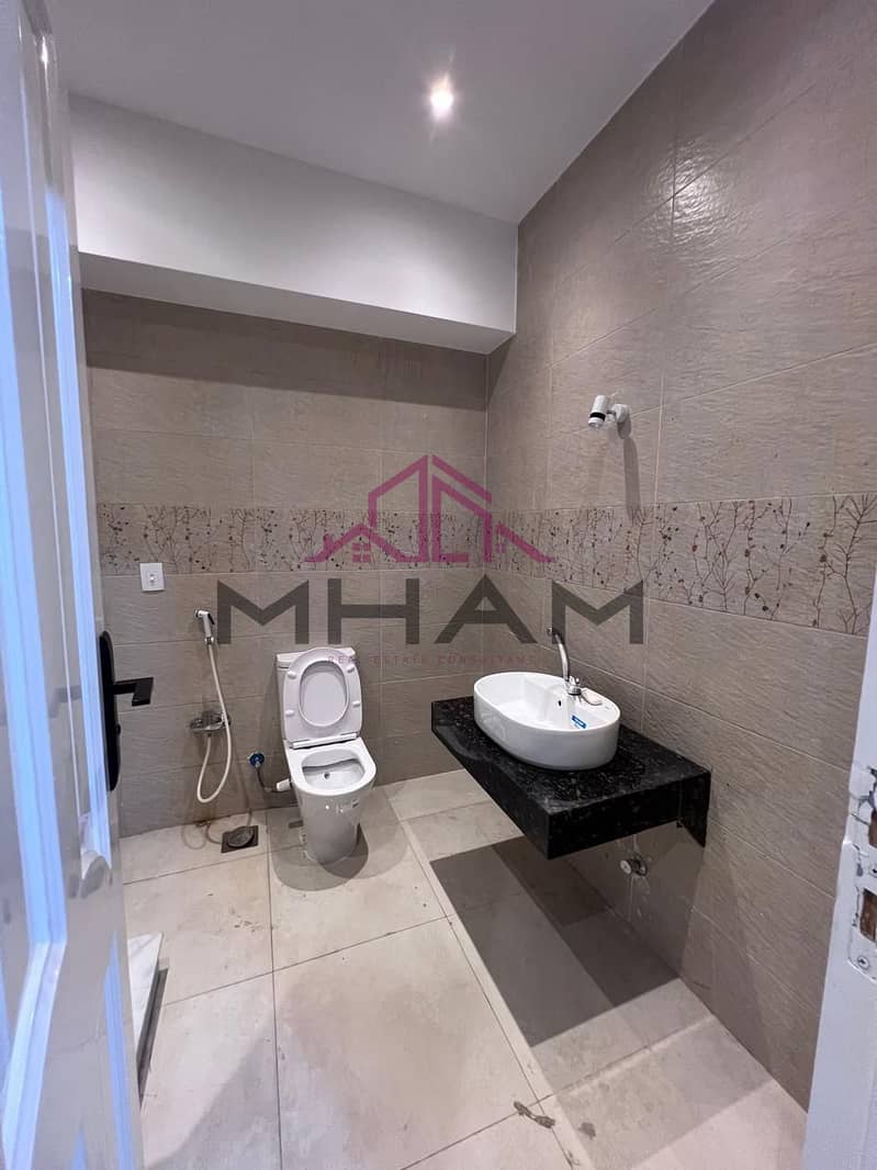 15 photo_5888795278792395887_y. jpg