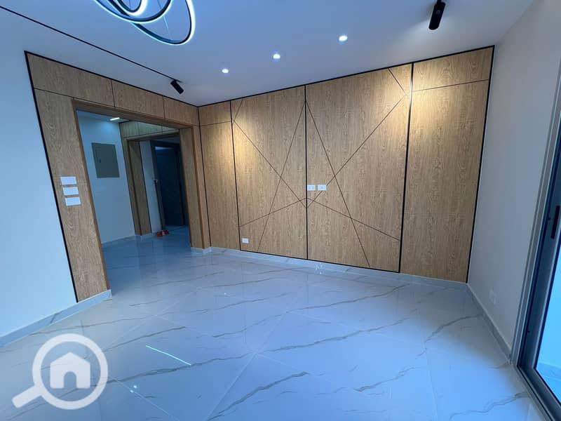 12 9928a15c-888c-45d5-bece-63f02f286a72. jpg