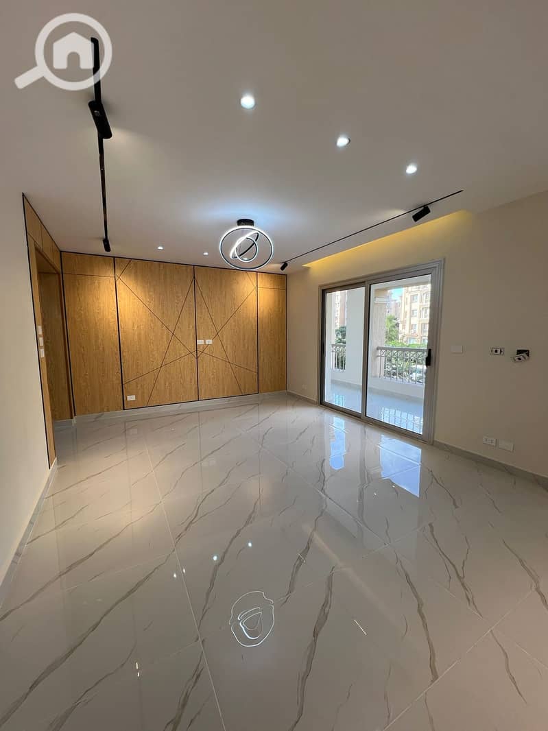 15 d06cbb48-44c3-429c-87c1-d043f3e631f4. jpg