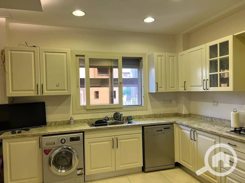 10 18c79563-a35a-4946-805b-58d4237c09c0. jpg