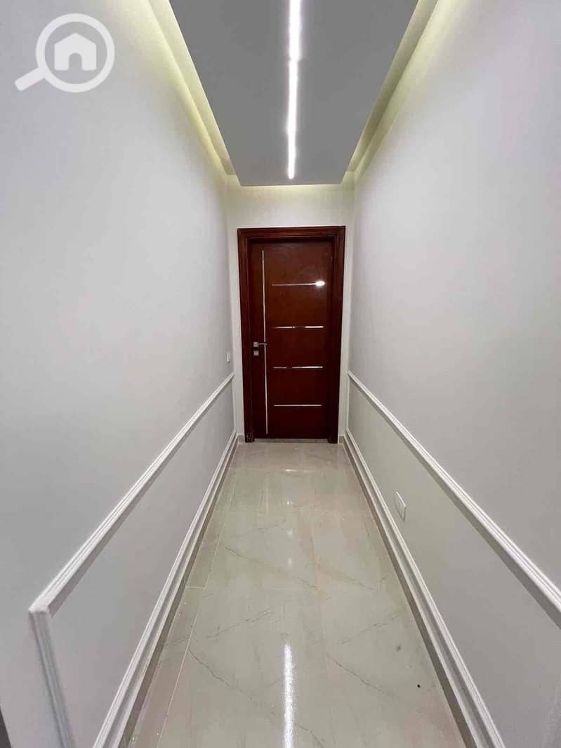 12 4e0a3e4c-6d45-4c28-8d17-6668f3e179a0. jpg