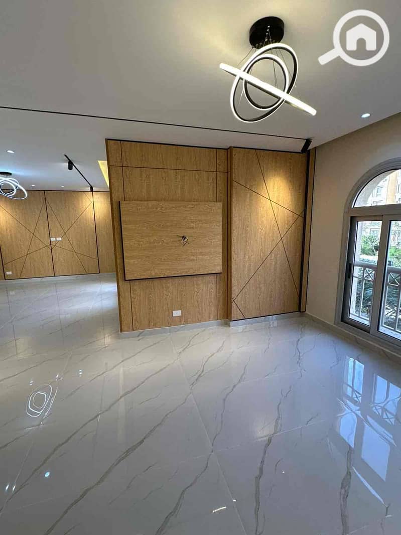 18 b654bb6b-2451-44d0-94d4-437b3142e1e3. jpg