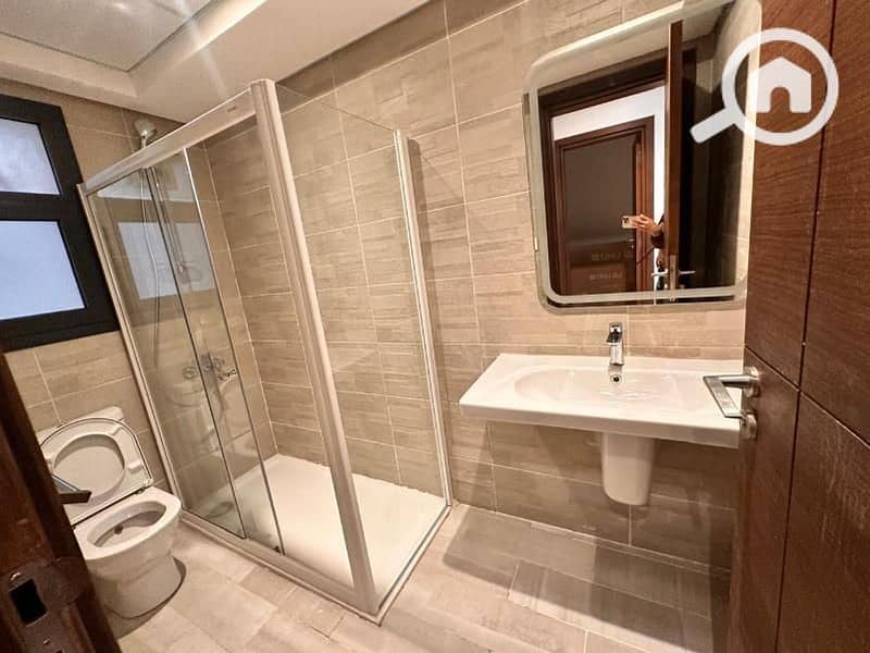 8 7aff830d-418d-4dfb-9601-7c750a6e5d90. jpg