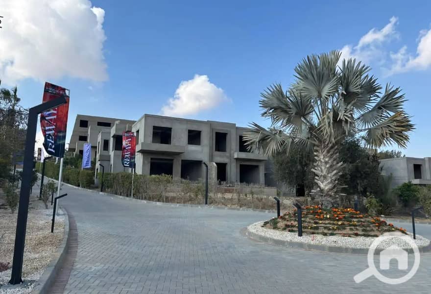 5 8205908-4f52ao. JPG