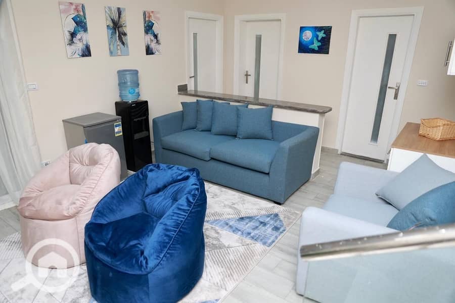 10 b080e5da-07c0-48af-804f-946a7be36074. jpg