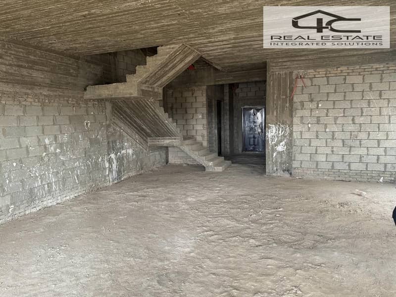 3 WhatsApp_Image_2024-10-01_at_15.41. 39_e6b8f89c. jpg