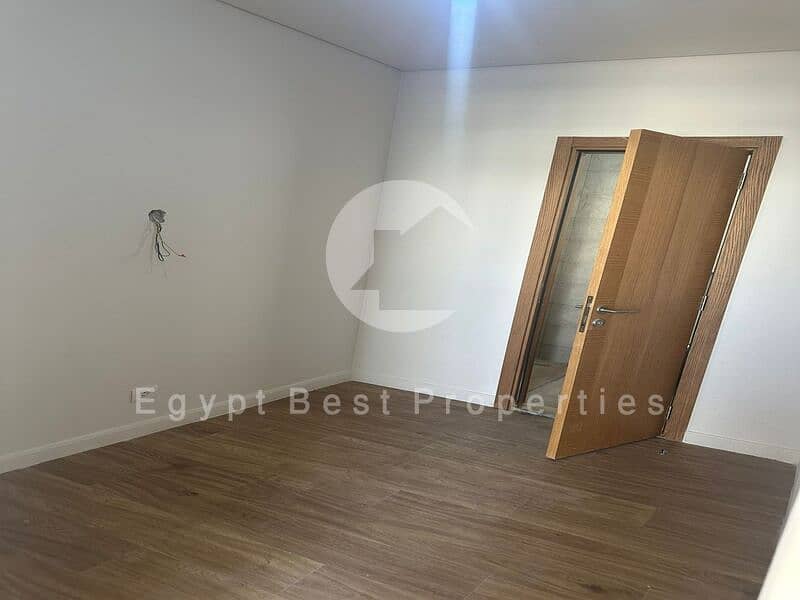 9 fa79d45f-821a-49ce-a677-3d5f64453dd7. jpg