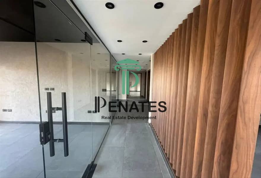 5 8386919-9447fo. jpg