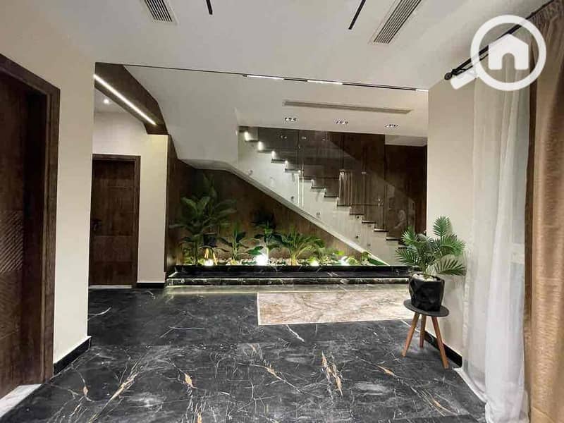 9 550b96f4-232c-47c8-bb71-303a3a329926. jpg