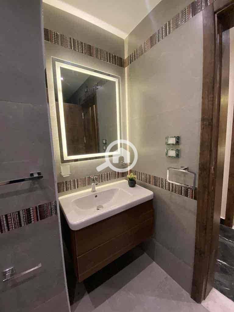 24 e8ec749b-a5a2-4225-8071-42c328fa7571. jpg