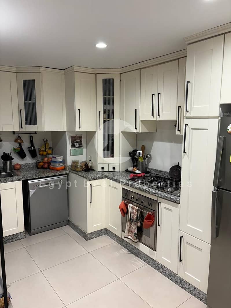 2 968e43a5-d7e2-40d8-a409-e71e2716f631. jpeg