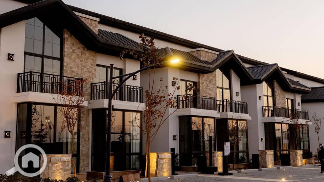 7 MarQ Gardens Live Photos_page-0002. jpg