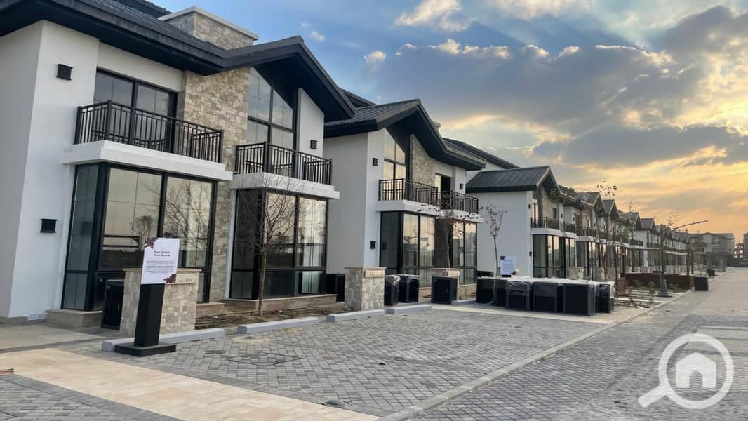 11 MarQ Gardens Live Photos_page-0006. jpg