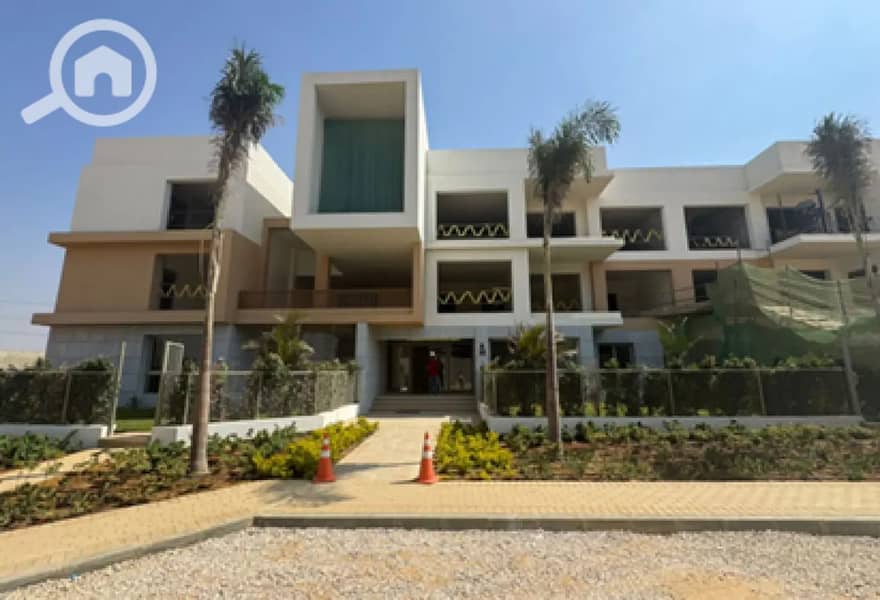 2 8112317-f95d1o. jpg