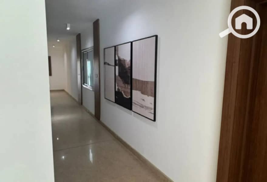 11 8112317-f8a8bo. jpg