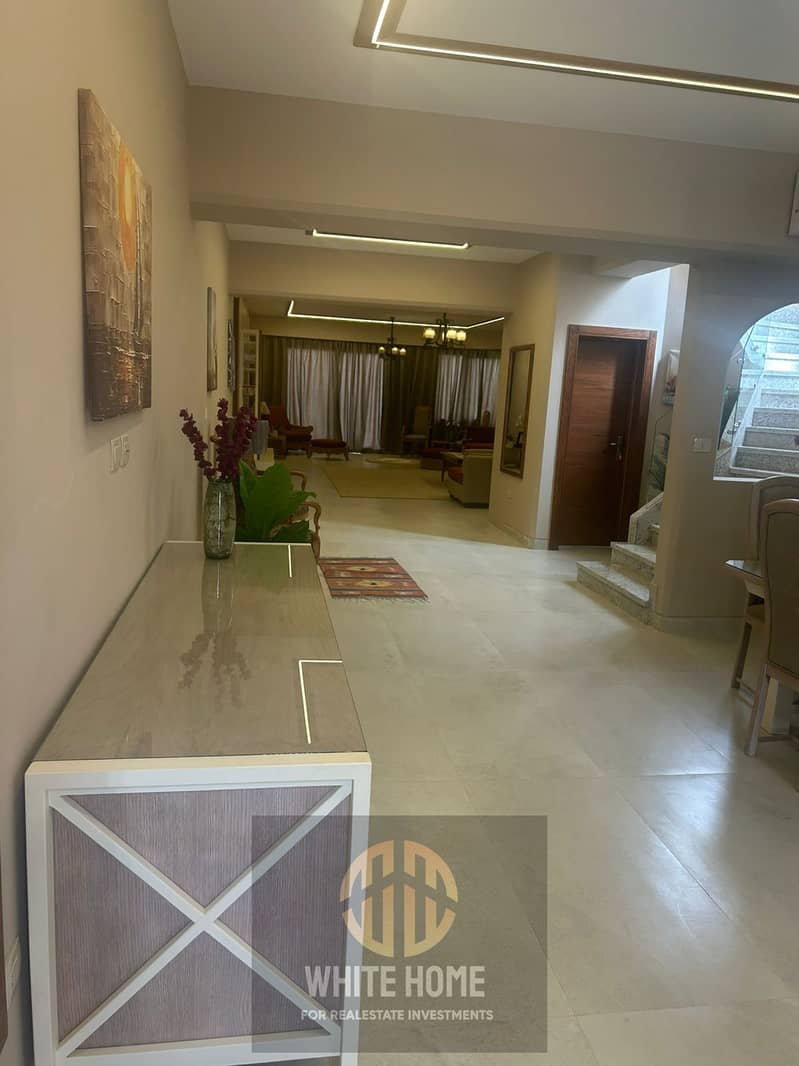 2 293487f7-24f3-42ac-960f-1f98f5b57f54. jpeg