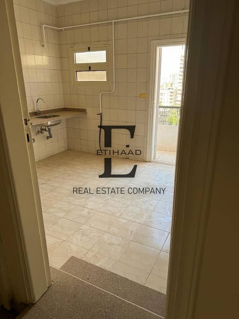 5 8fb015dc-5333-4909-8255-8b86f9443b7b. jpeg