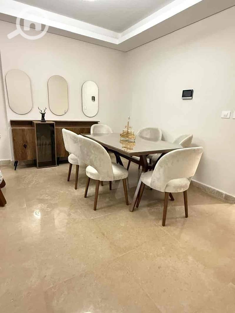 4 b2d5c355-0034-4cc0-90d0-7c50ac9f2a30. jpg