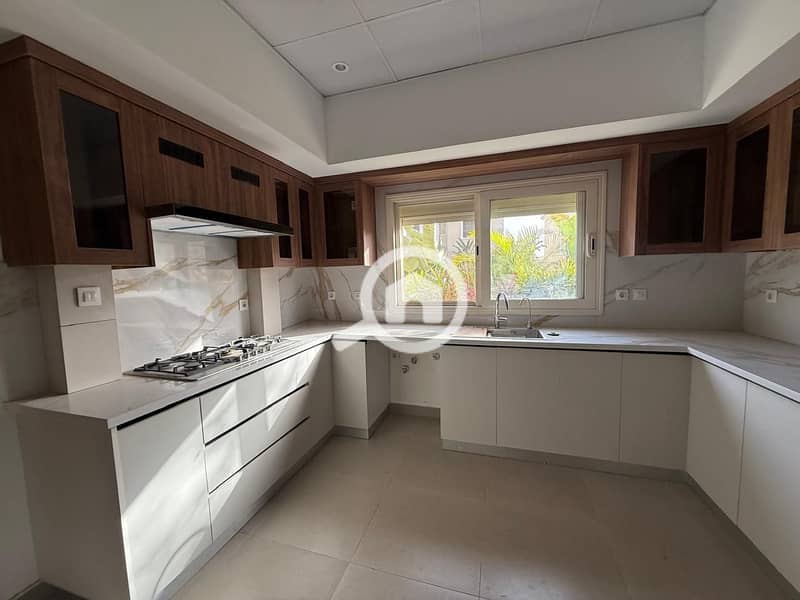 6 8bc0ac99-1edd-4352-b383-f7858b529816. jpg