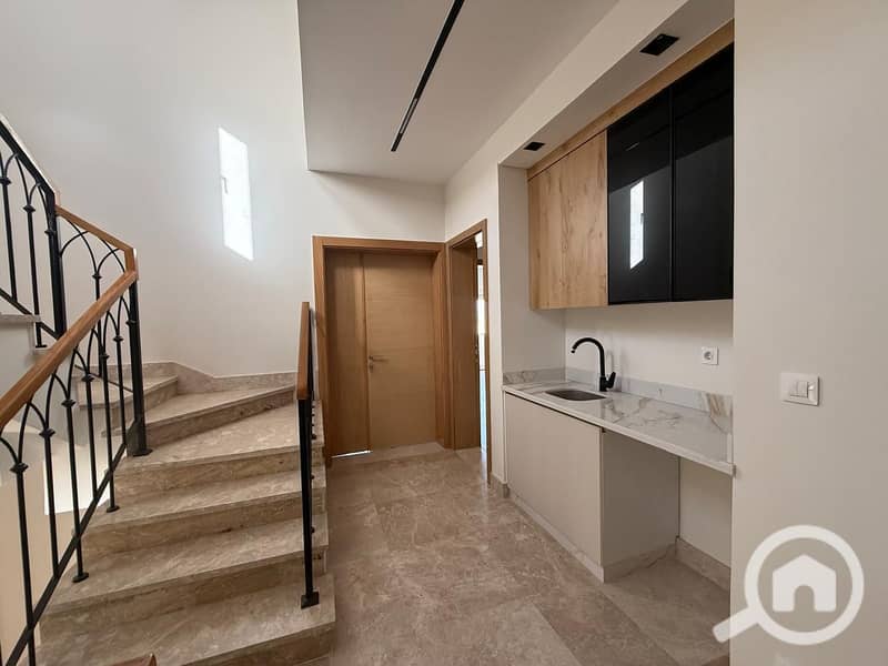 10 06591cd9-9ed7-431f-8c35-62d7e5258bd4. jpg