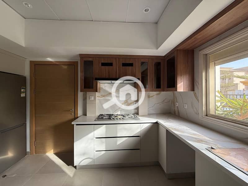 11 3742005c-19c5-448c-9472-0ed3fc6d4acd. jpg